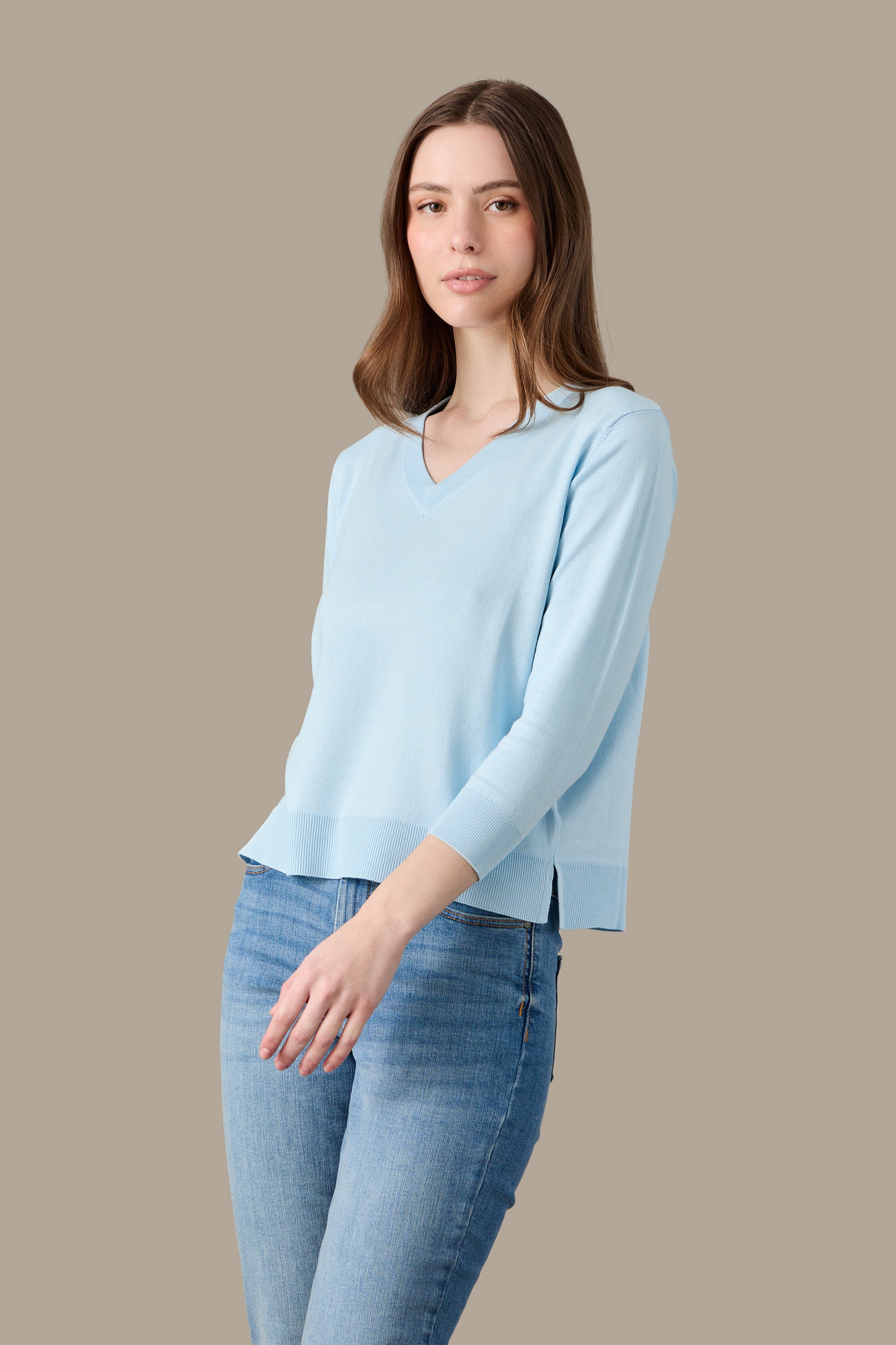 SWEATER V NECK LIGHT BLUE | REFRIGUE

