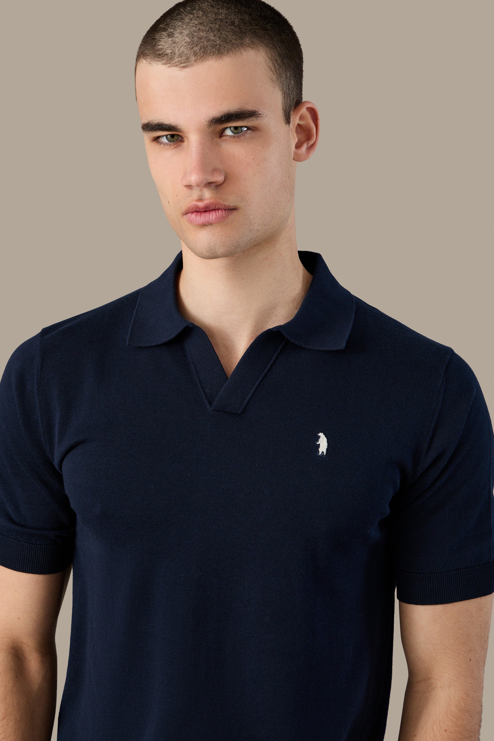 MAGLIA UOMO POLO KNIT V NECK WHITE | REFRIGUE
