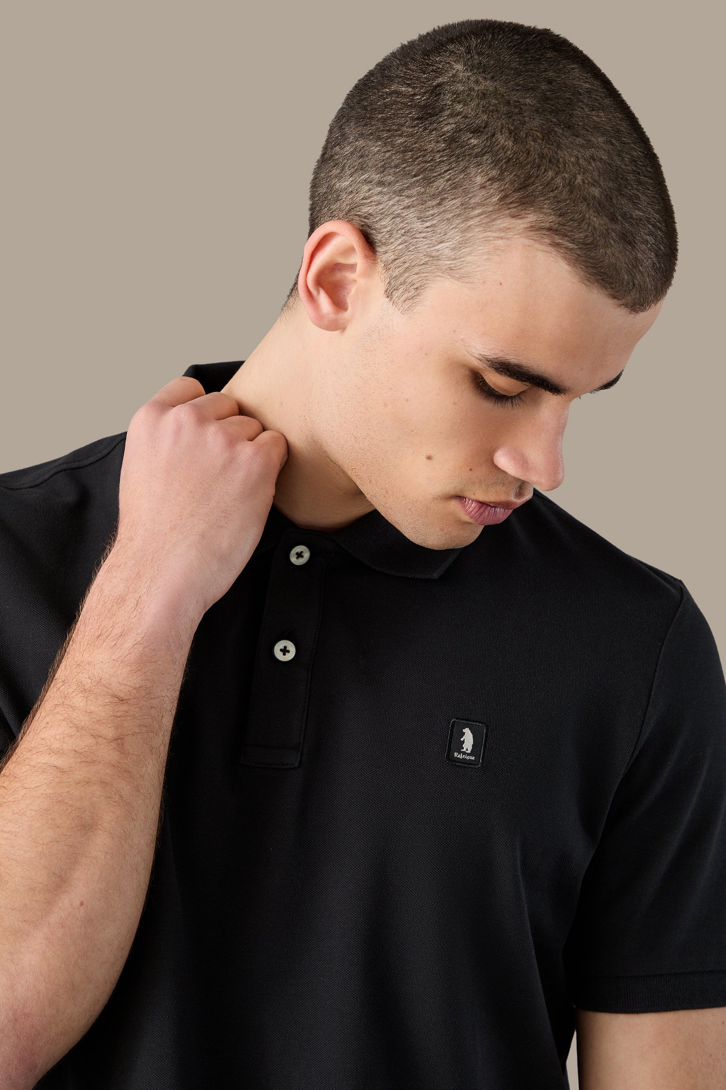 R5013M261_BLACK_04.jpg