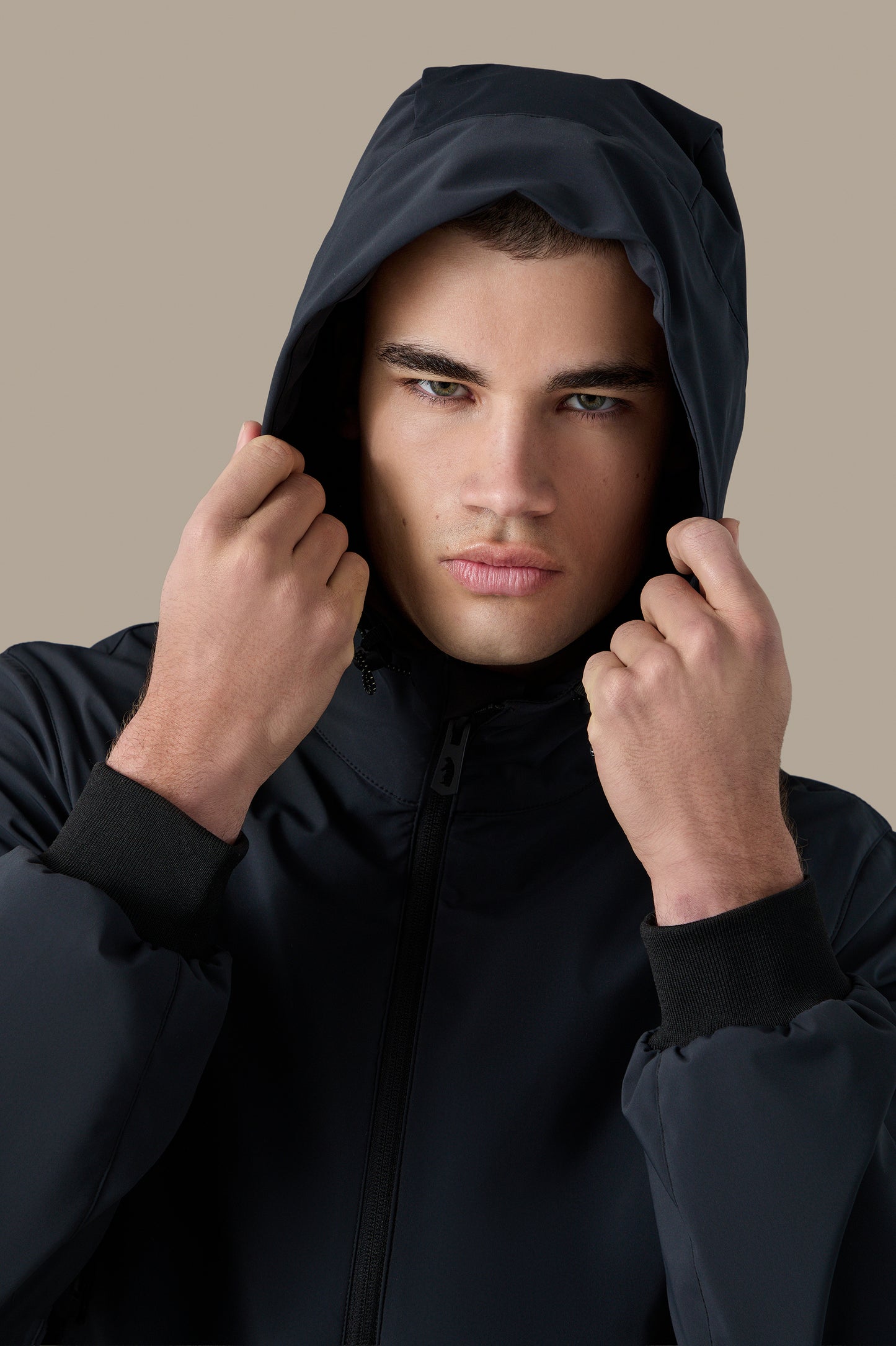R57037M261_BLACK_04.jpg