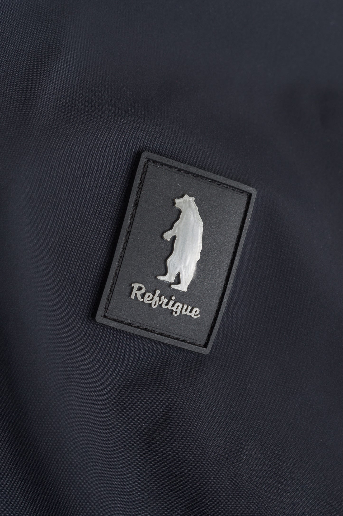 R57037M261_BLACK_15.jpg