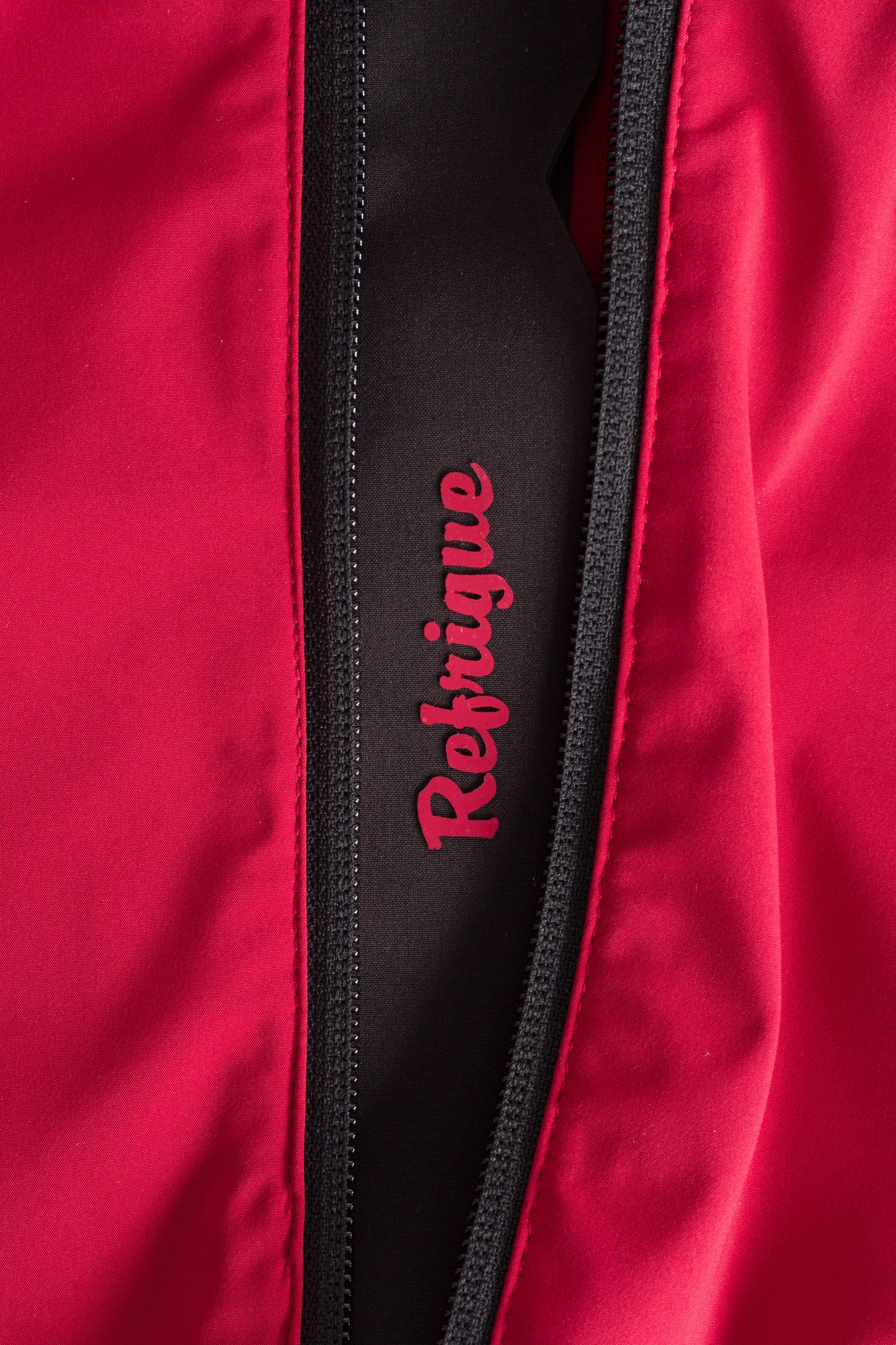 R57037M261_RED_16.jpg