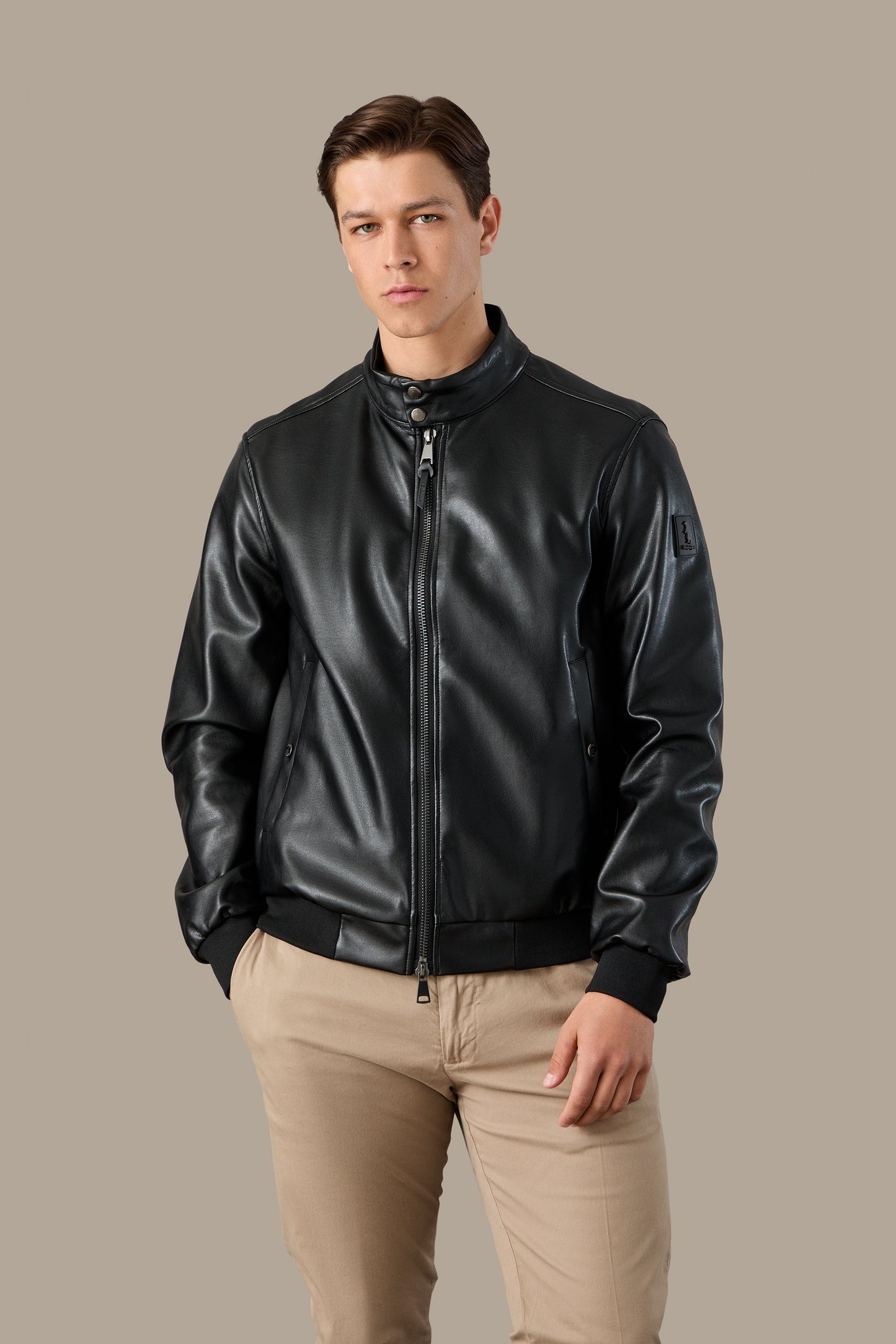 R57042M261_BLACK_04.jpg