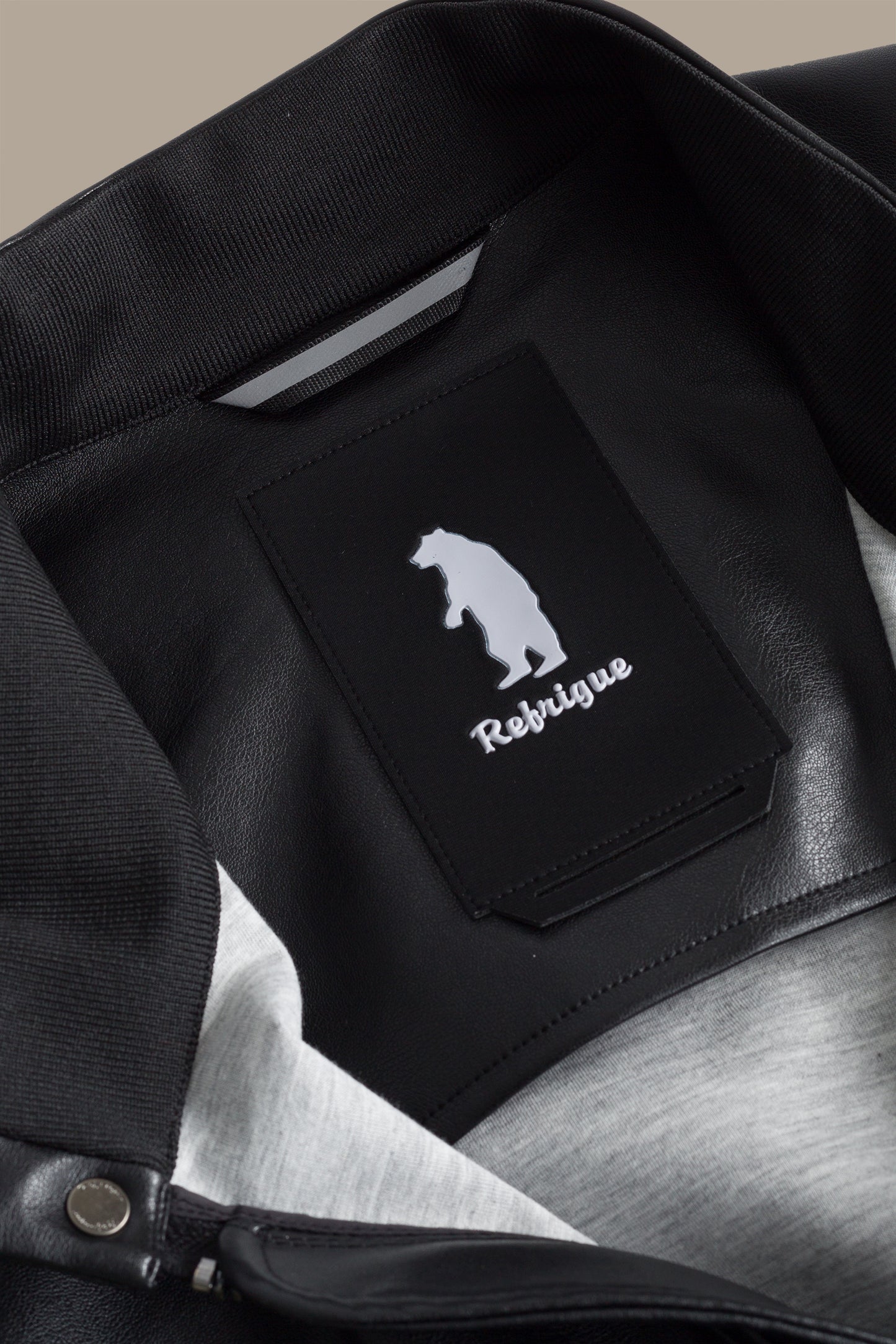 R57042M261_BLACK_17.jpg